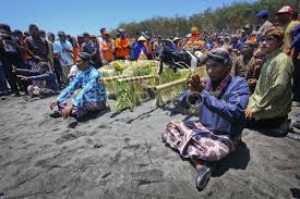 Tradisi Labuhan Kambing Kendhit Pantai Goa Cemara